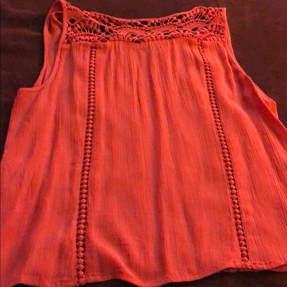 Red front panel croquet blouse. - Picture 3 of 4